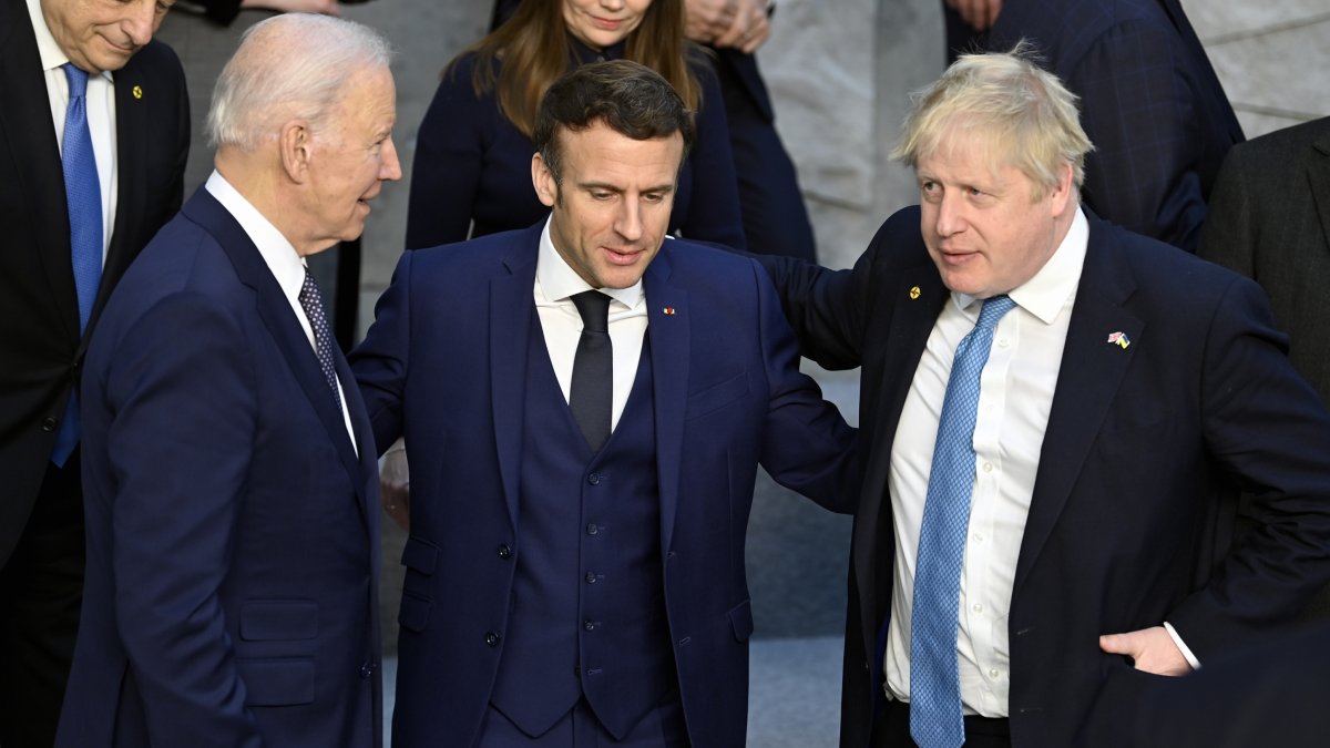 Joe Biden, presidente de EEUU con sus homólogos Emmanuel Macron y Boris Johnson.