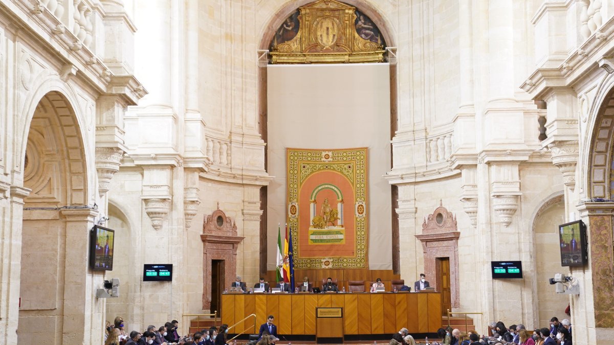 Juanma Moreno, sesión control Parlamento Andalucía