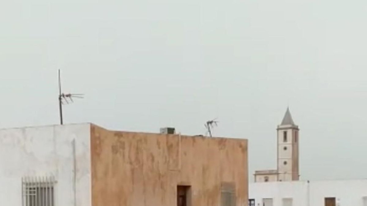 La calima toma Las Salinas de Cabo de Gata.