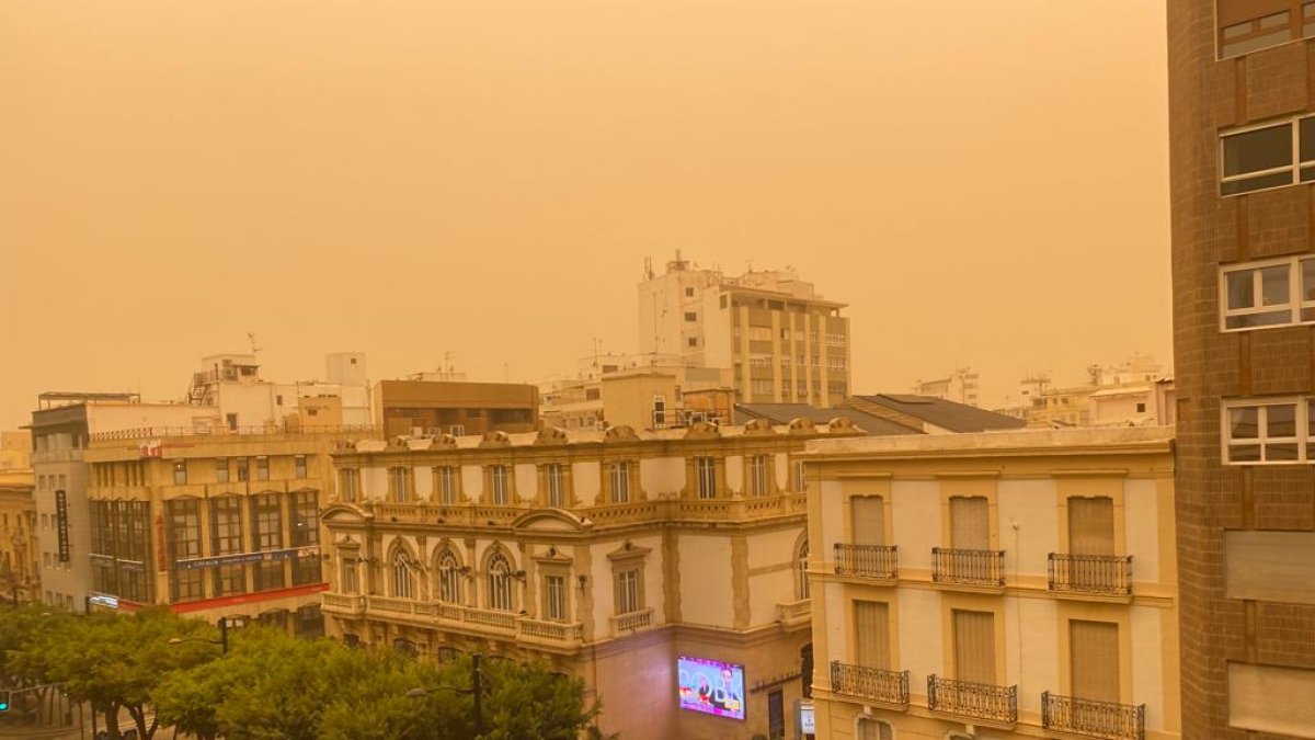 La calidad del aire en la capital es este viernes cinco veces superior al límite considerado saludable.