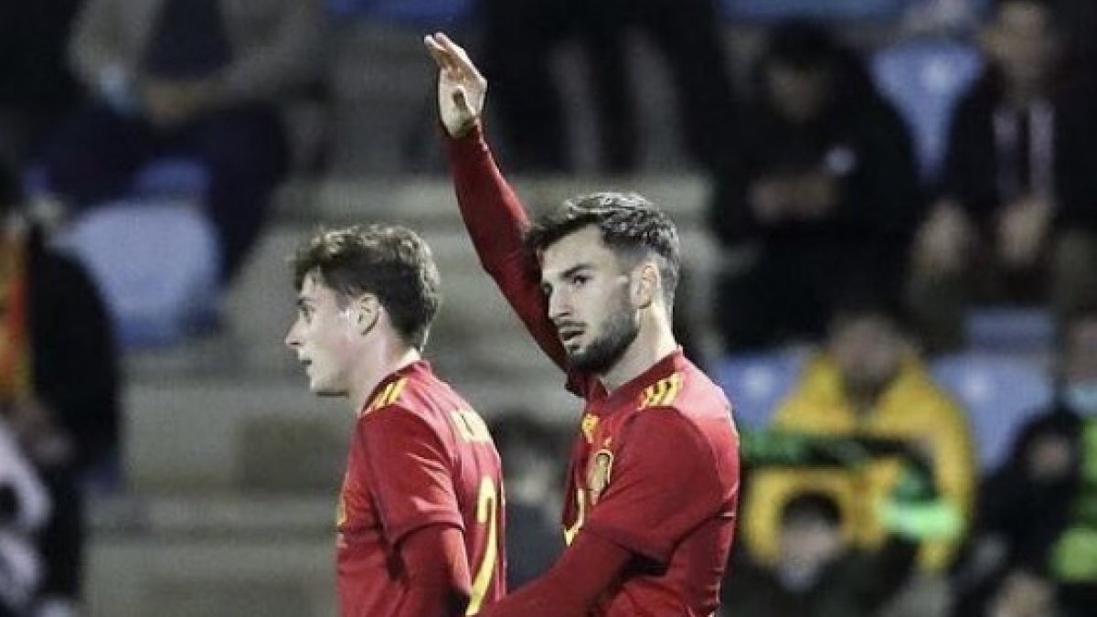 Álex Baena celebrando el gol con la Selección Española Sub 21.