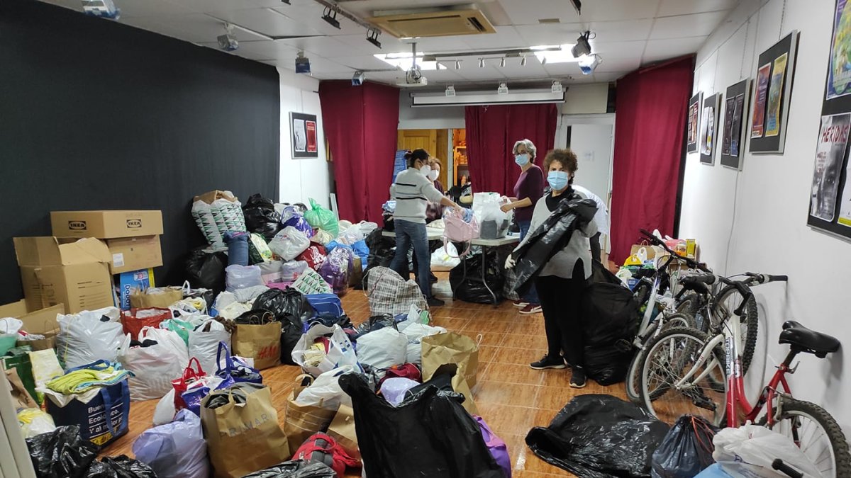 Imagen de archivo de la clasificación de la ayuda urgente a los damnificados del incendio de Atochares. Facebook de la asociación.