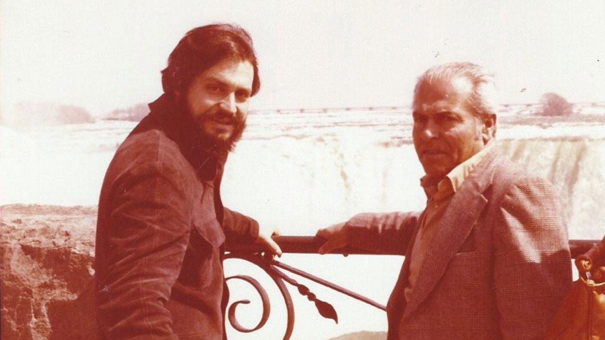 José Antonio Martínez Soler con su padre, en las cataratas del Niágara, Canadá (1977).
