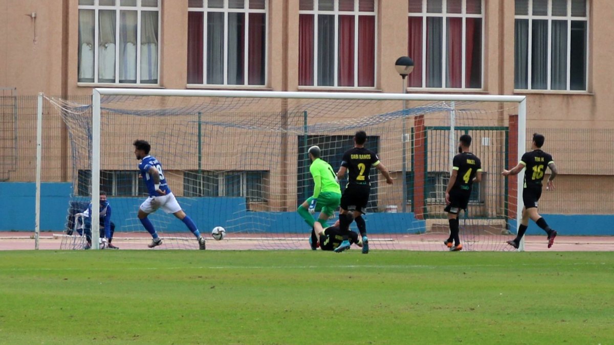 El conjunto de Fran Alcoy no pudo volver con puntos del Álvarez Claro.
