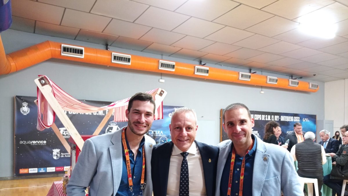 Con Sebastián Fernández con Paco Blázquez, presidente de la RFEBM, y Alberto Murillo.