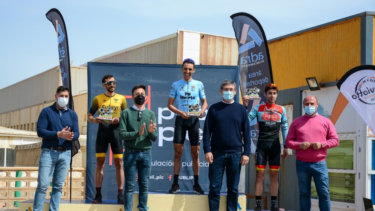 Una imagen para la historia en el municipio de Adra.