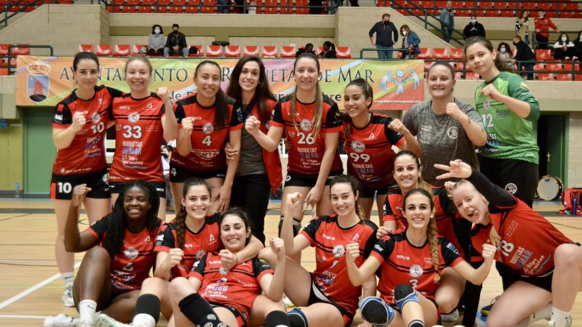 Las jugadoras rojillas celebrando la victoria.