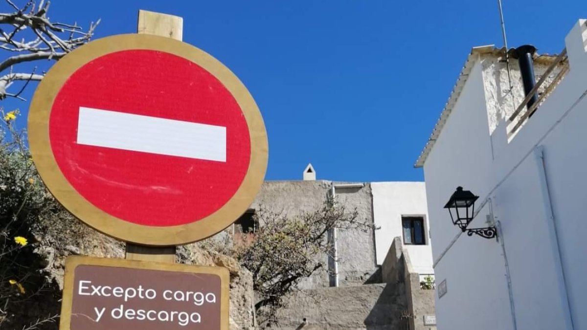 Uno de las nuevas señales, colocada hace pocos días.