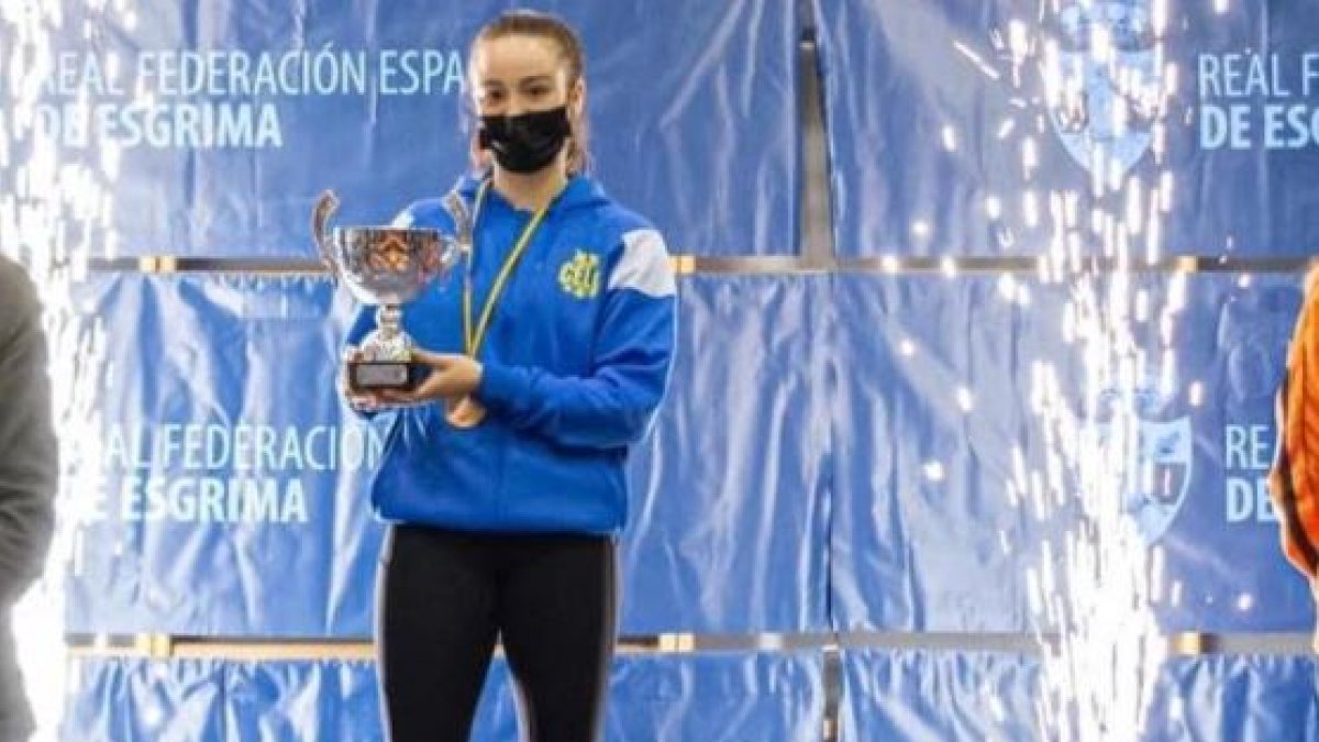 Elena Robles en el podio.