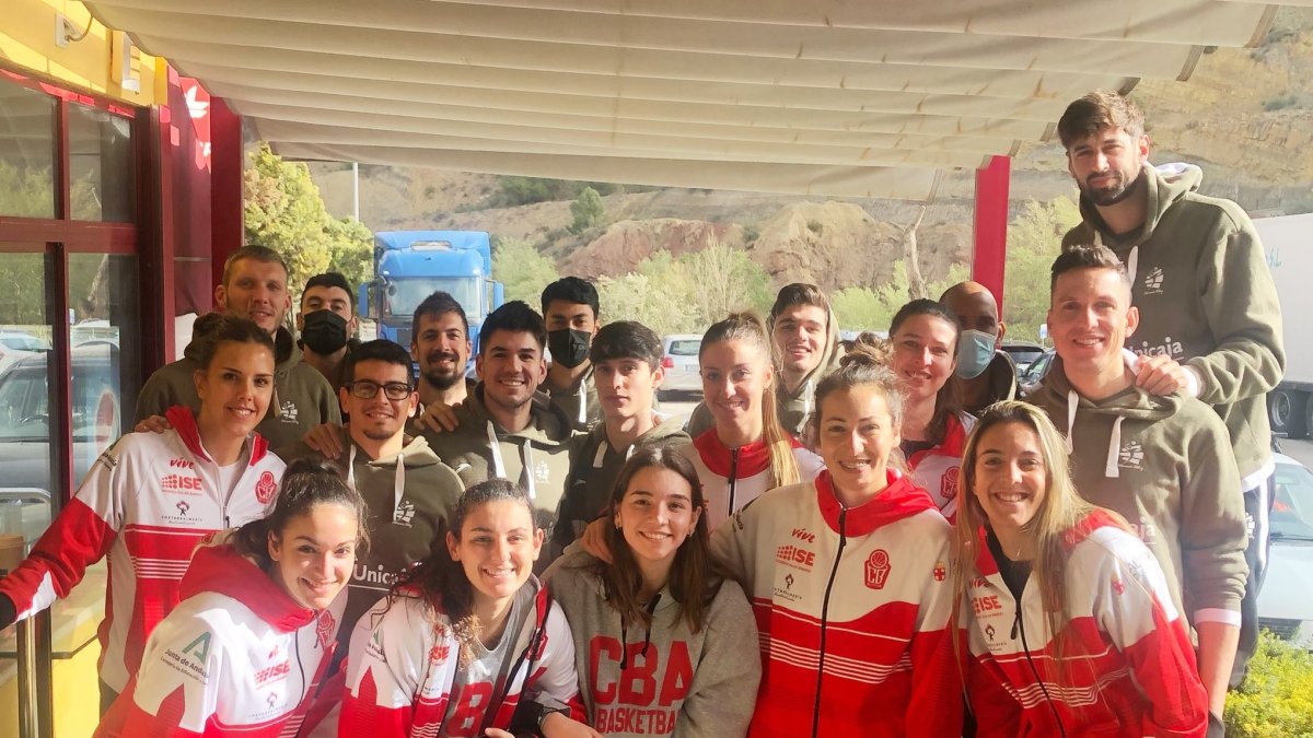 Unicaja y CB Almería coincidieron en el viaje de vuelta desde tierras gallegas.