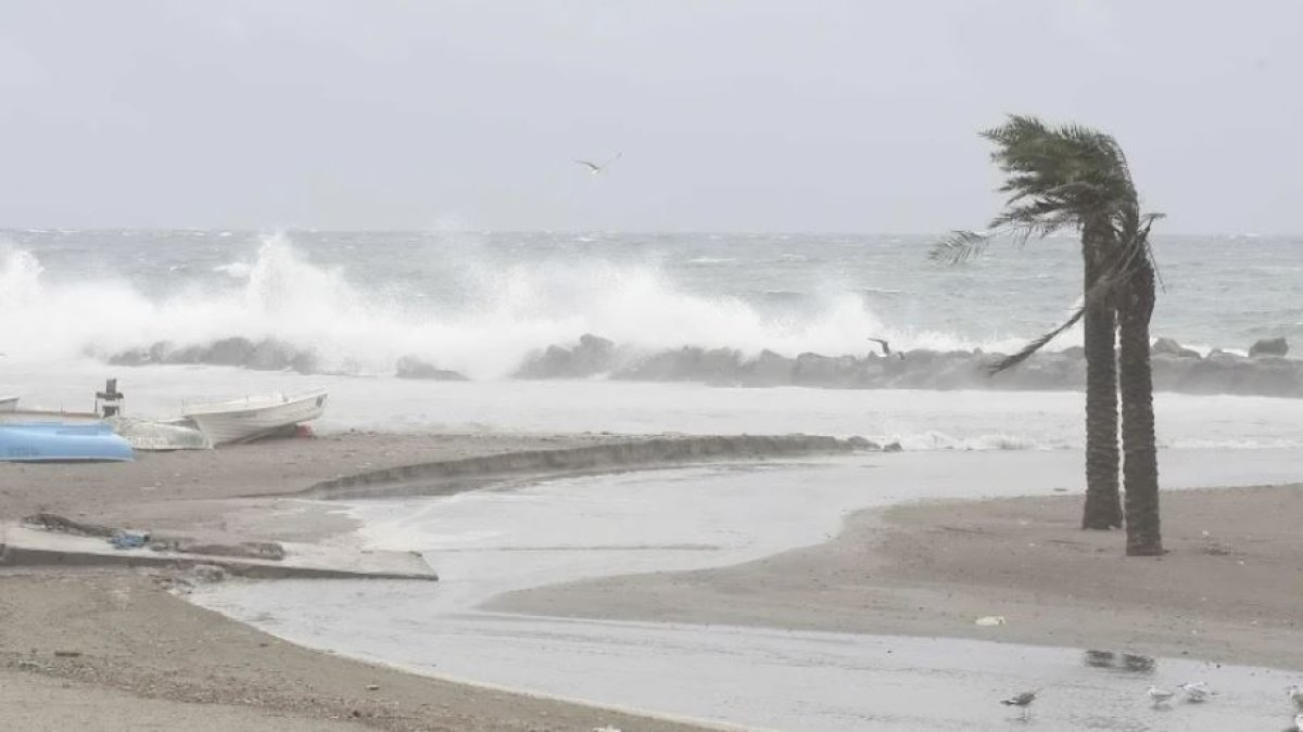 Fuerte temporal en la costa almeriense.