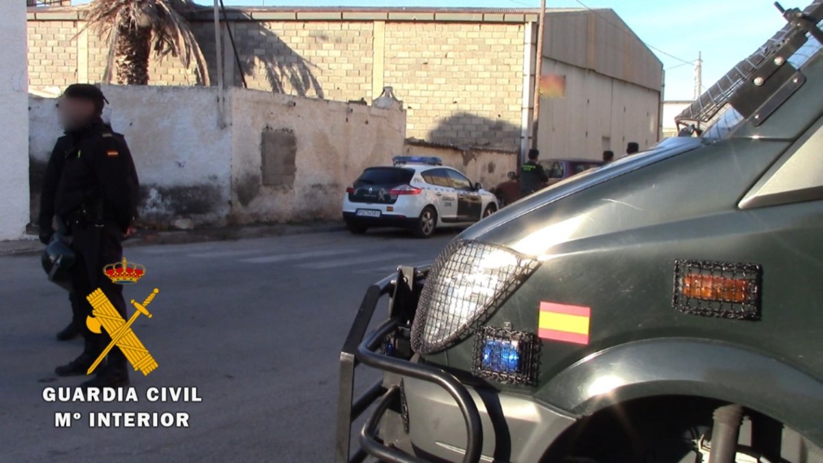 Control de la Guardia Civil en el acceso a Las 200 Viviendas