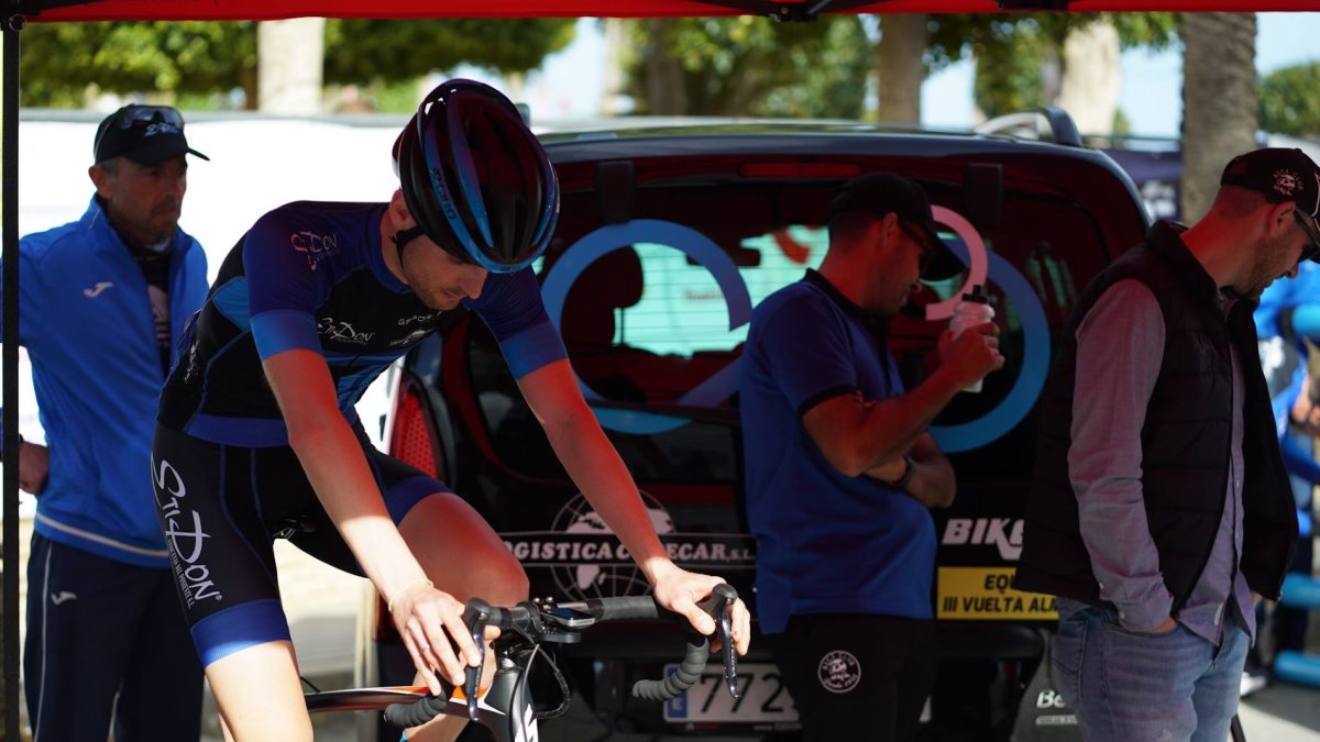 Imagen de archivo de la salida de la vuelta en una edición anterior.
