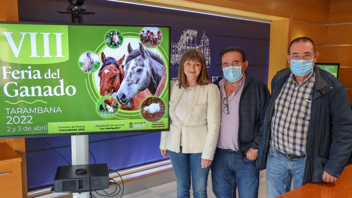 Luisa Barranco, edil de Turismo, y responsables de la Asociación ‘La Fabriquilla’ y de la Junta Local.