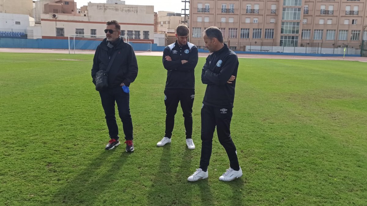 Fran Alcoy, primero por la derecha.