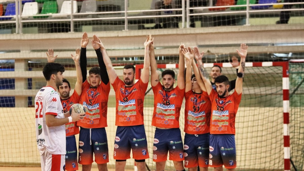 Los azulinos reciben al cuadro sevillano este sábado a las 18 horas en la cancha balermera.