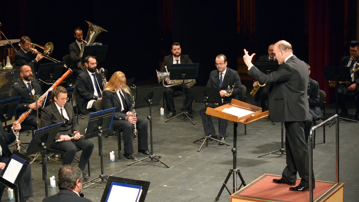 Miguel Vidagany dirige a la Banda Municipal de Almería el pasado jueves 24 de marzo.