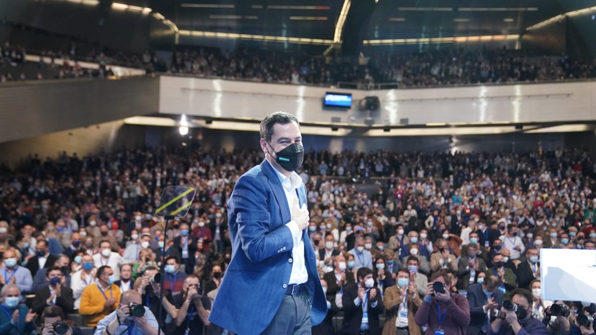 Juanma Moreno, en la clausura del congreso.
