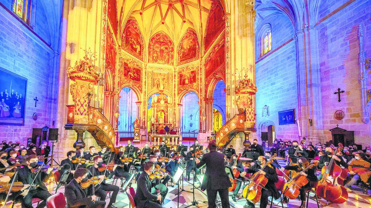 El público, que sobrepasó el aforo previsto en la Catedral, vivió intensamente cada pasaje de un concierto que enamoró en cada pasaje.