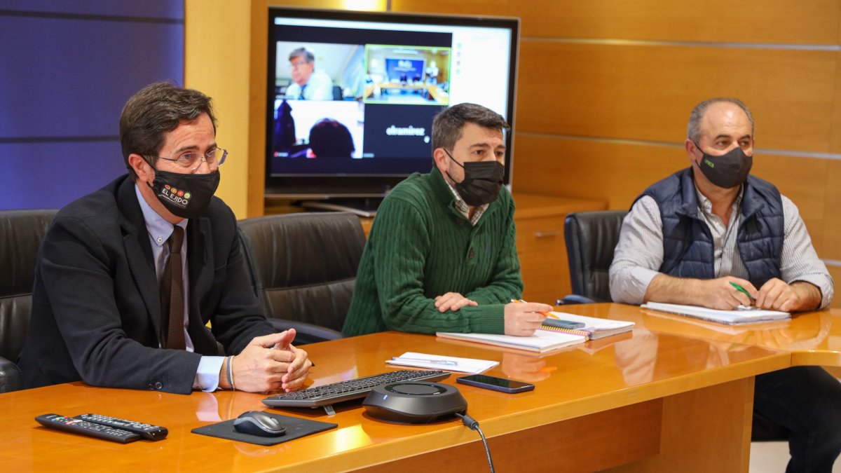 Desarrollo de la reunión celebrada con Costas.