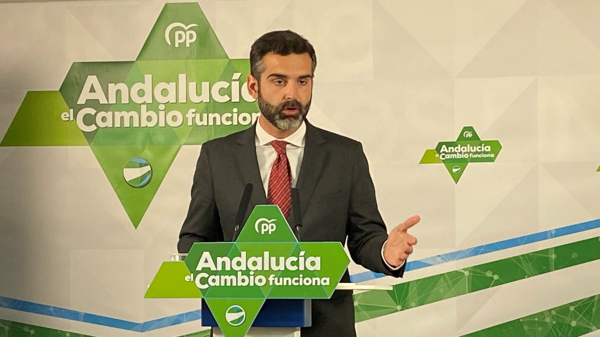 Ramón Fernández-Pacheco, en la sede del PP de Almería.