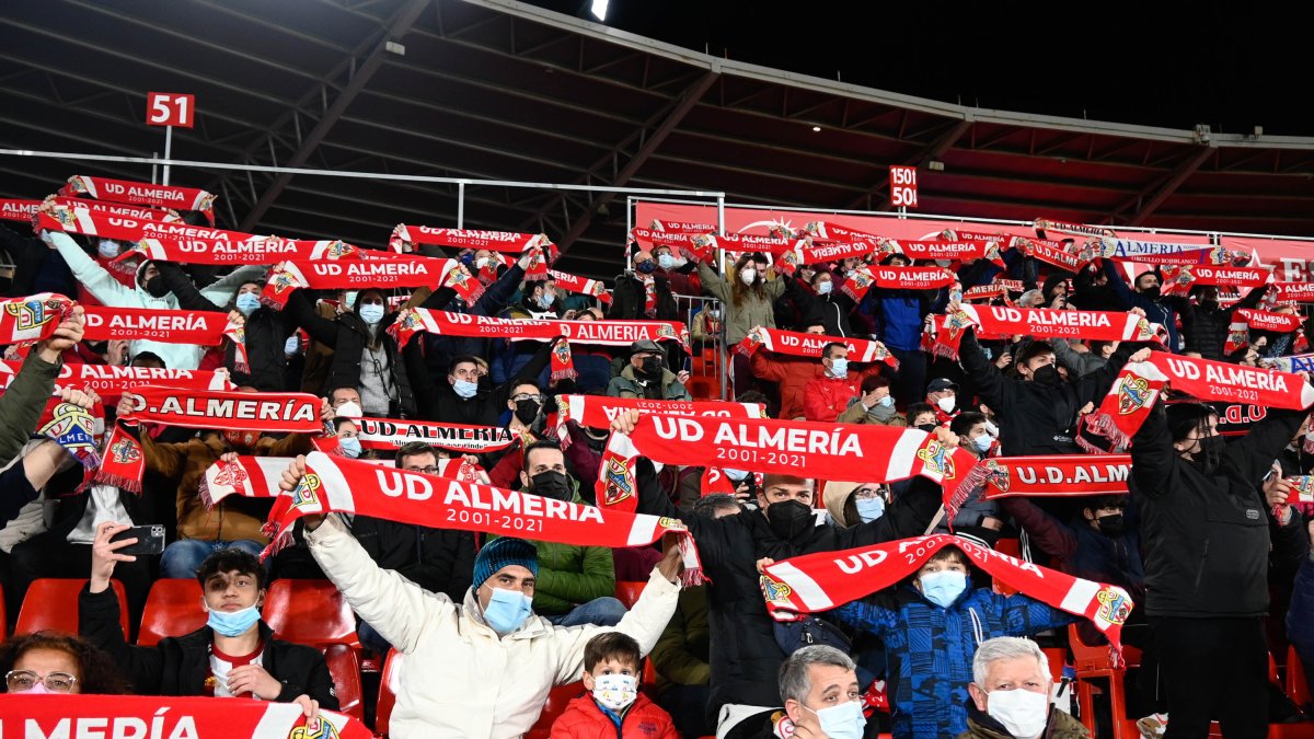 Las localidades se pueden adquirir on line, de manera presencial en la sede del club y en las taquillas del Estadio.