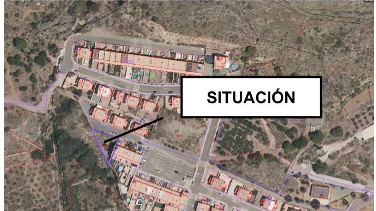 Localización y estado de la parcela que se subastará en los próximos días en Enix (Almería).