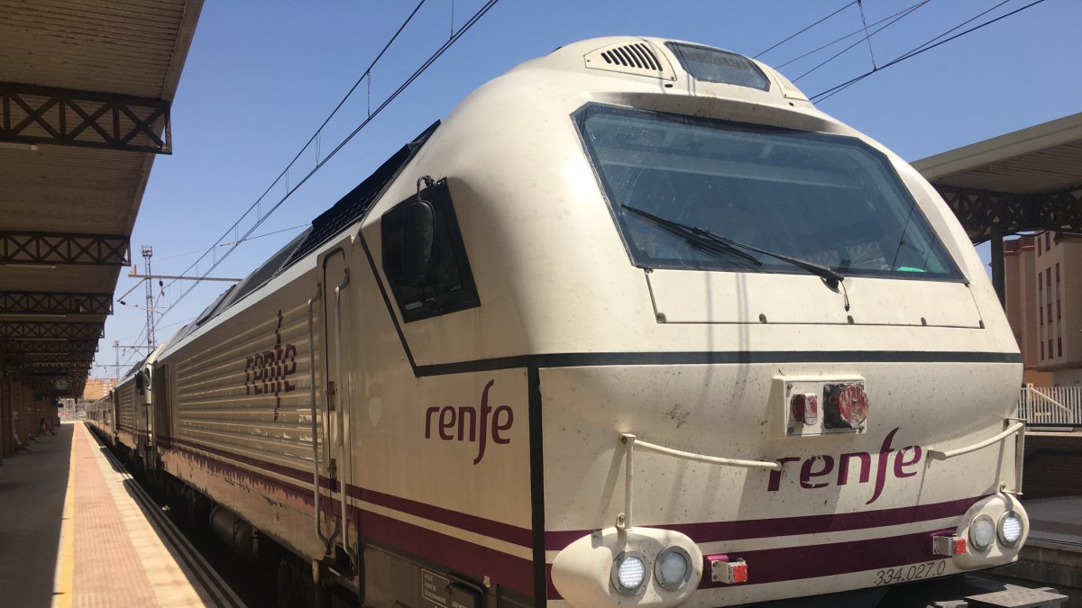 Llegada de un Intercity de Madrid a Almería.