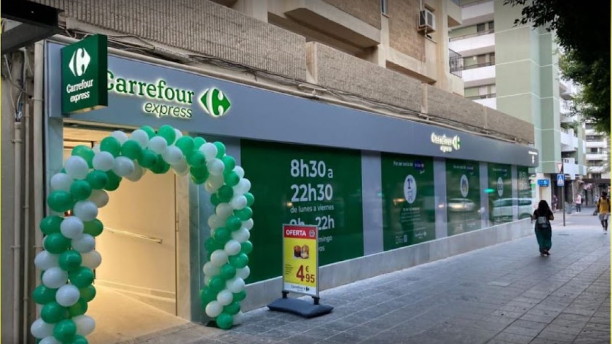 Carrefour Express el día de su inauguración.