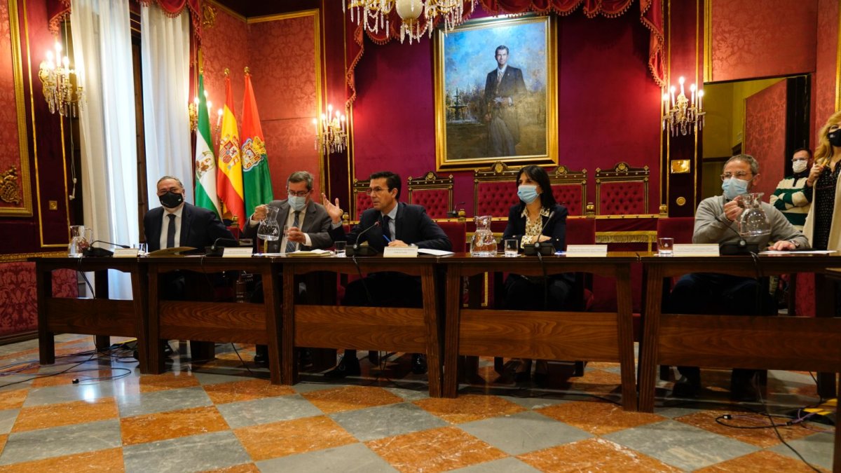 Autoridades granadinas conocieron ayer el estudio del AVE a Almería.