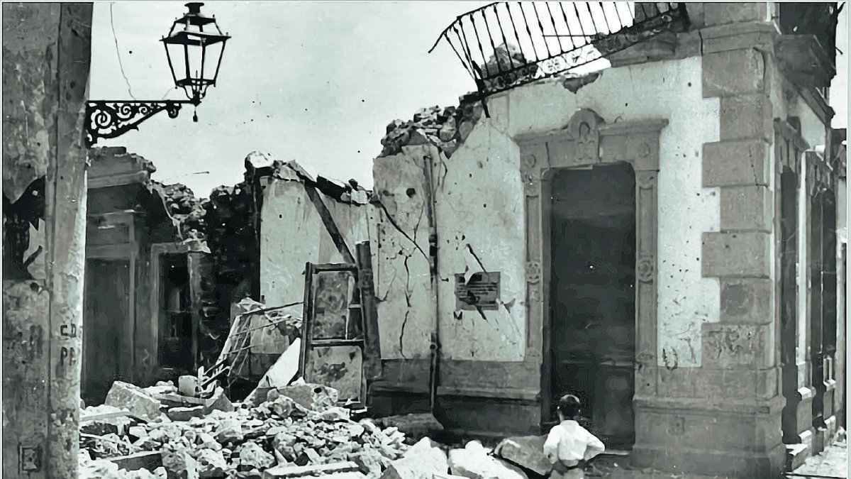 Almería fue bombardeada el 3Almería fue bombardeada el 31 de mayo de 1937. FOTO RUIZ MARIN1 de mayo de 1937. FOTO RUIZ MARIN