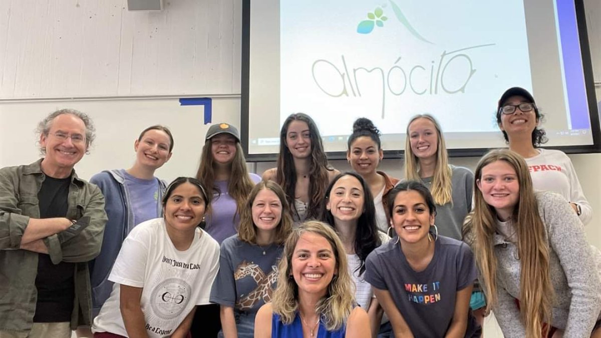 Universitarios estadounidenses en conexión con Almócita.