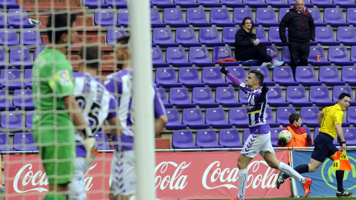 Juan Villar celebrando el gol que le hizo al Almería en la campaña 2015-2016.