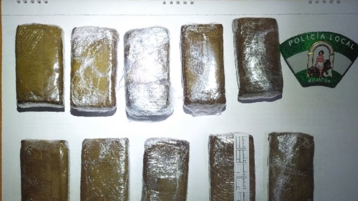 Las pastillas de hachís incautadas por la Policía Local e Mojácar.