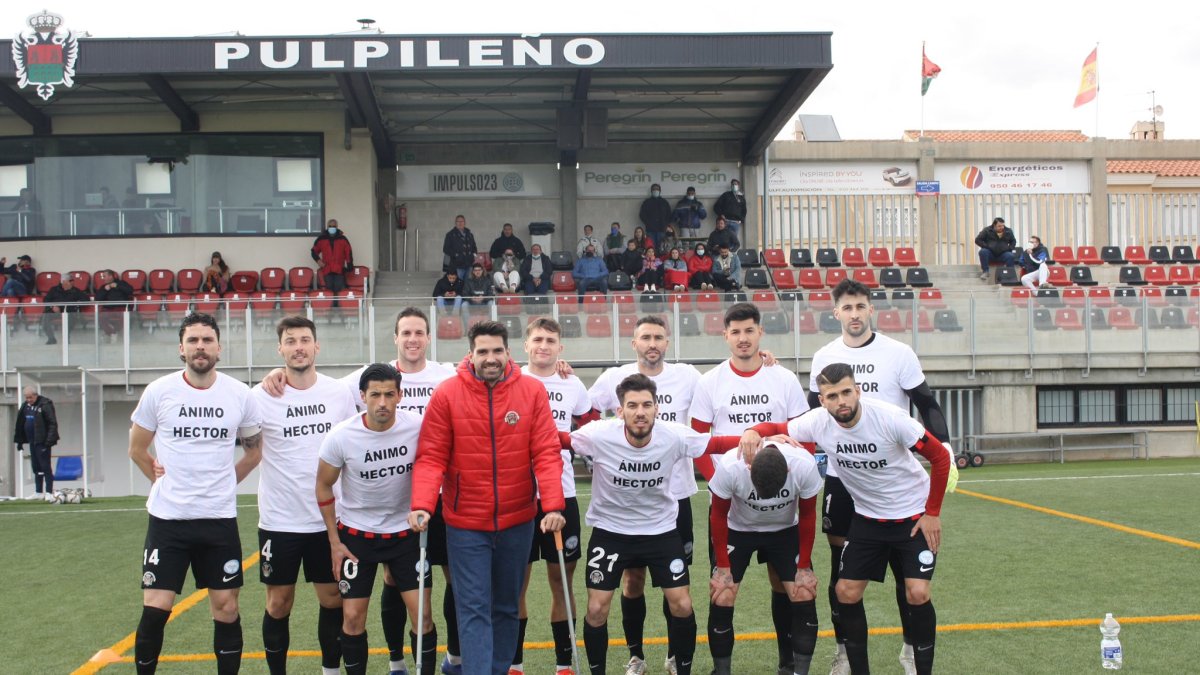 Héctor Pizana y sus compañeros en el último partido en casa contra el Toledo.