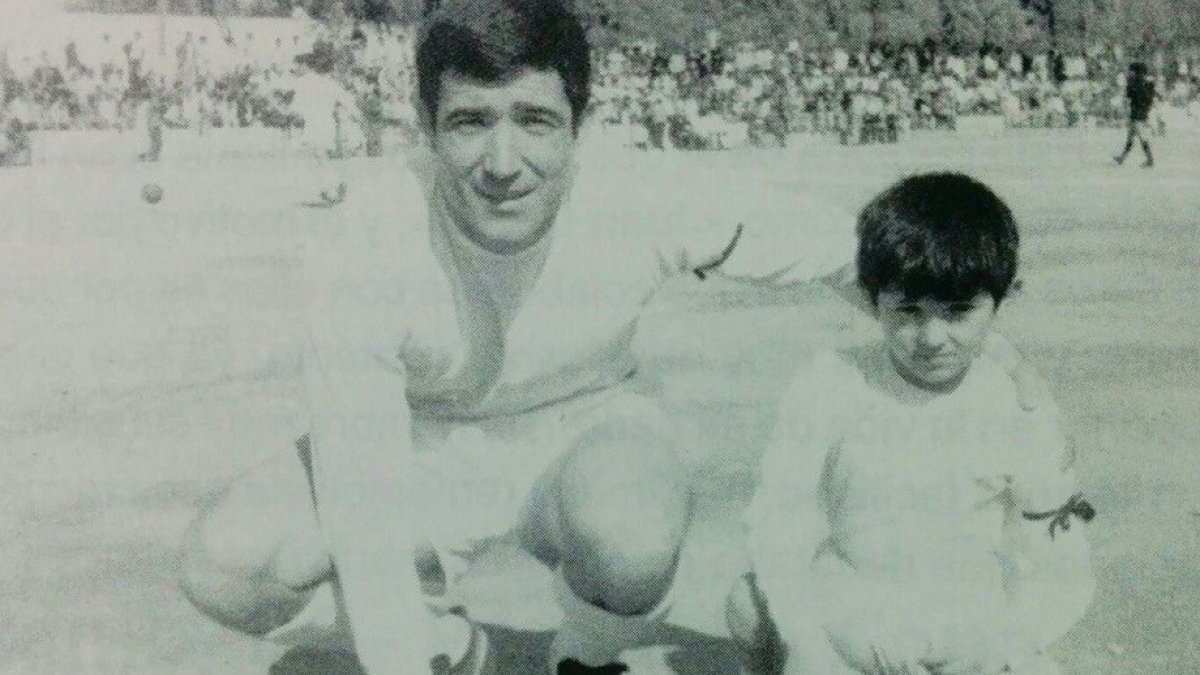 Juan Goros con la camiseta del Plus Ultra en el campo de Las Chocillas.