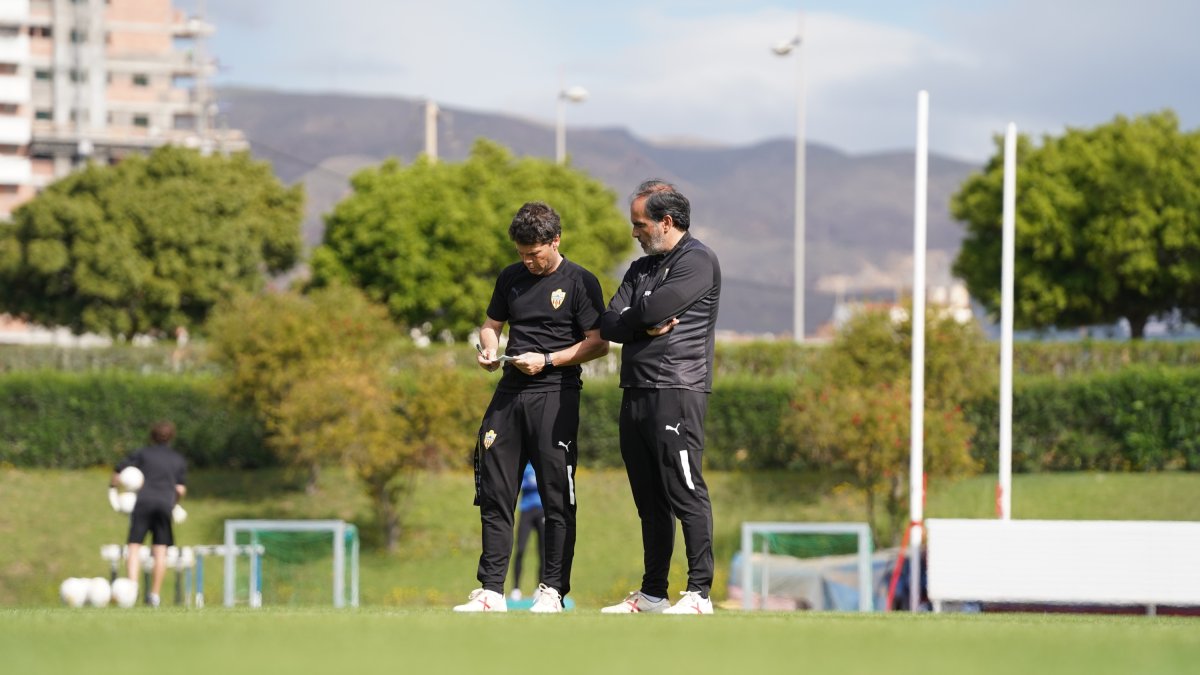 Rubi y su segundo, Jaume Torras, en el entrenamiento celebrado en el Anexo.