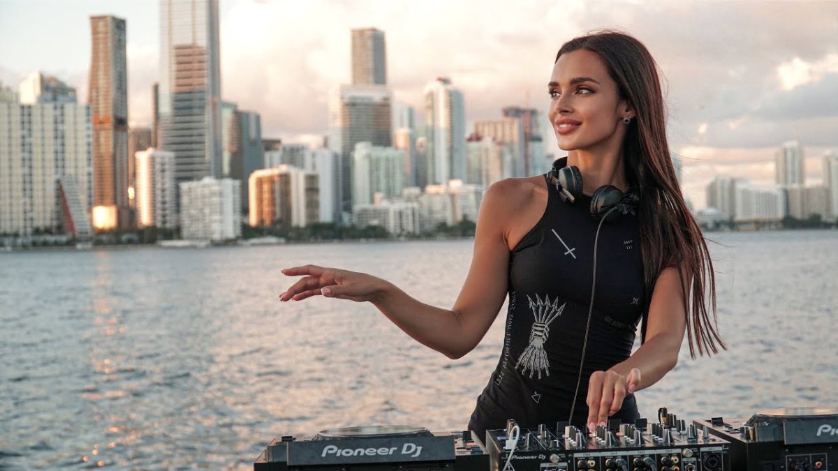 La DJ ucraniana Korolova, símbolo de la resistencia frente a la invasión rusa.