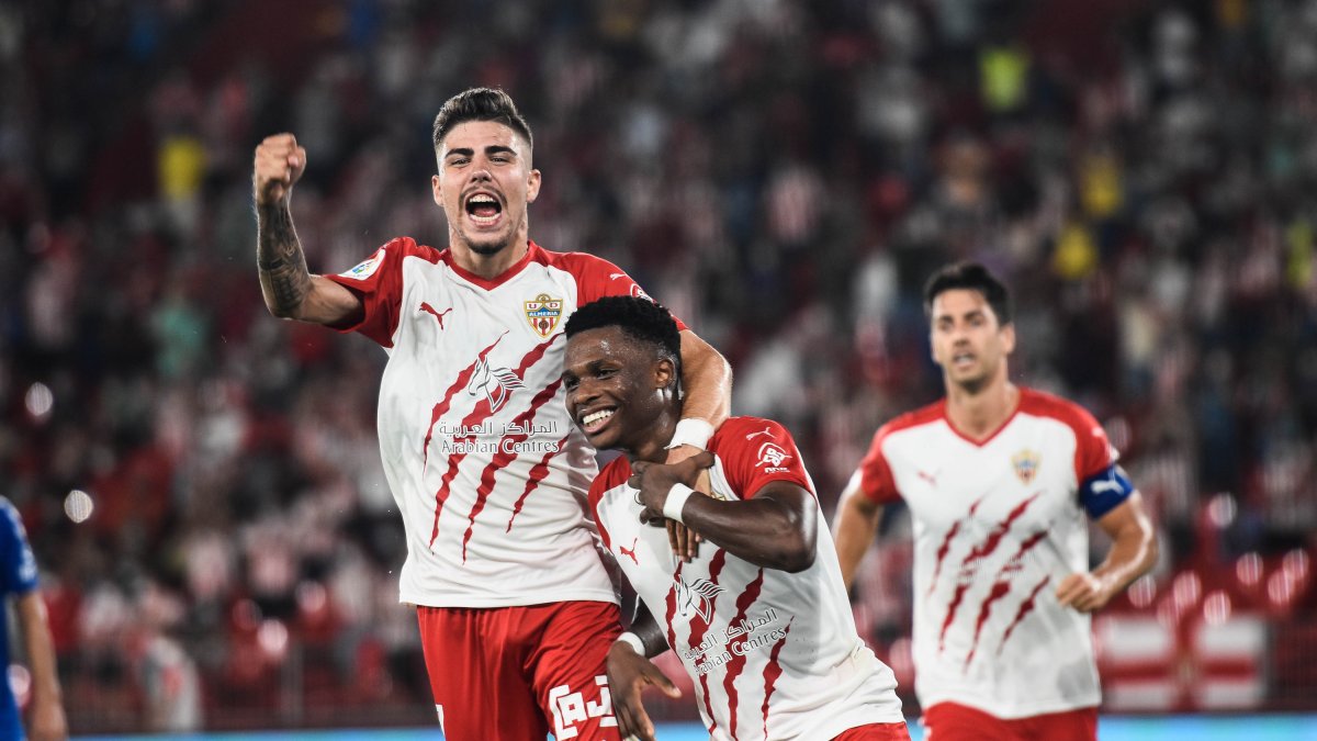 Pozo con Appiah en el Almería-Tenerife.