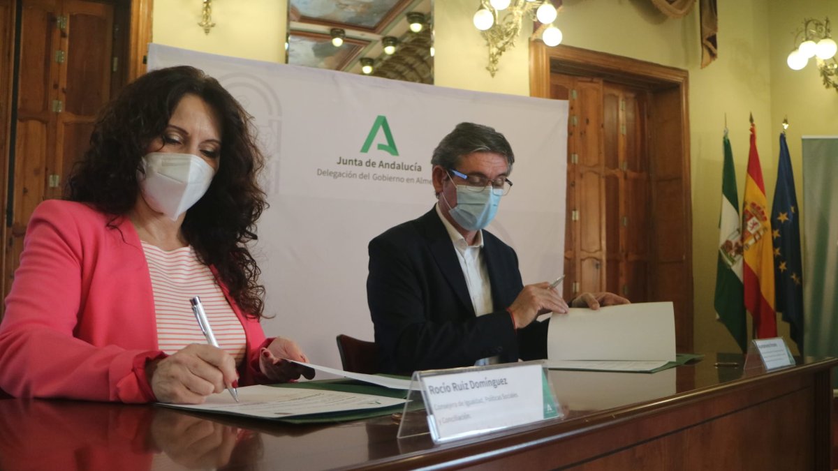 Firma convenio de colaboración.