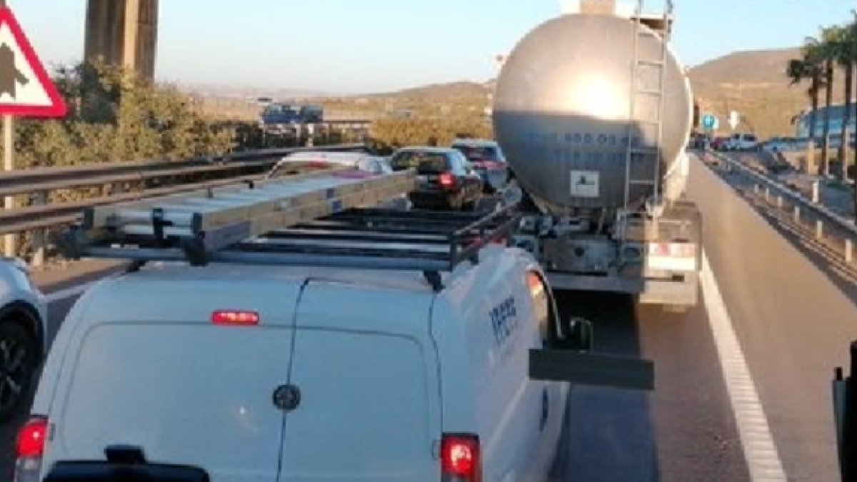 Imagen del atasco en la A-7 esta mañana (FOTO: J. F. Escámez)