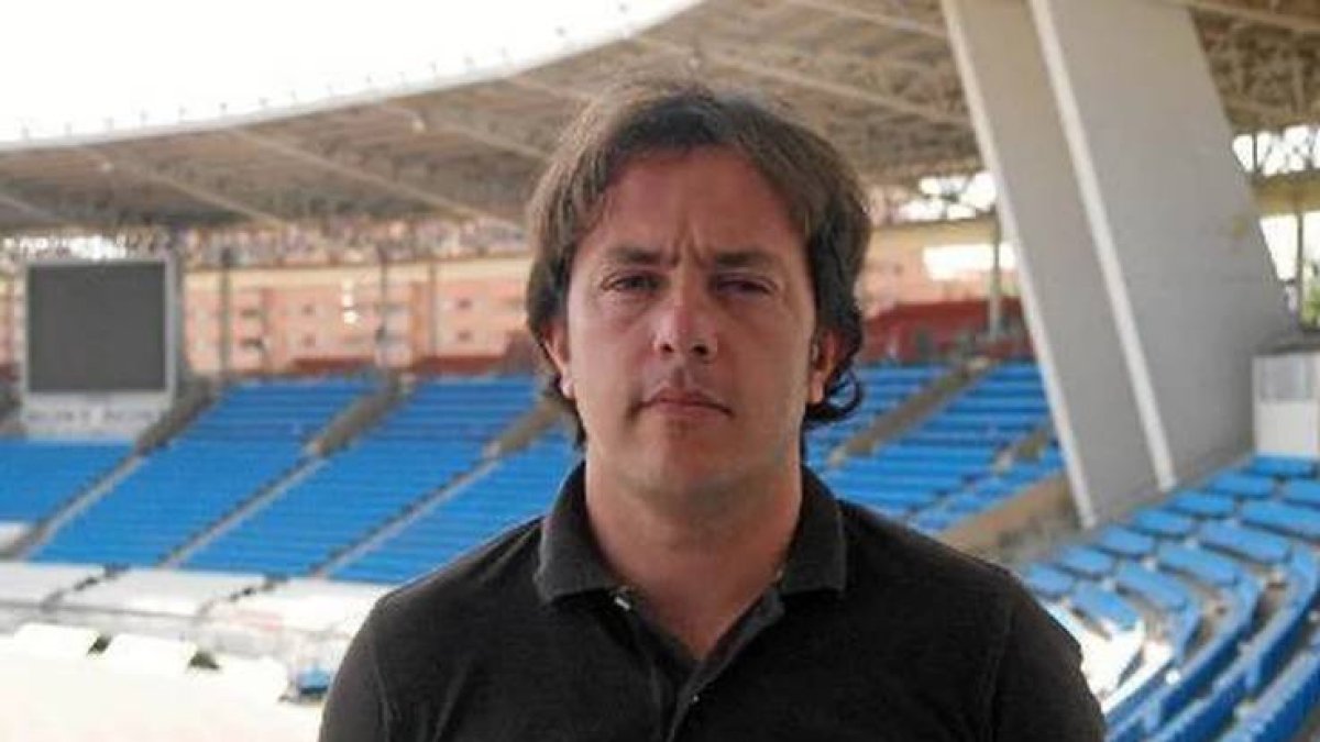 Andrés Fernández en su etapa del Almería con el Mediterráneo al fondo.