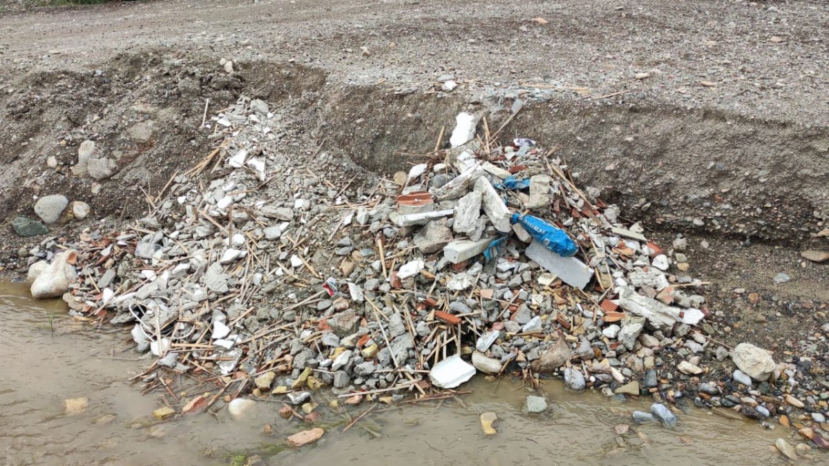 Escombros en una rambla del municipio de Huércal-Overa.