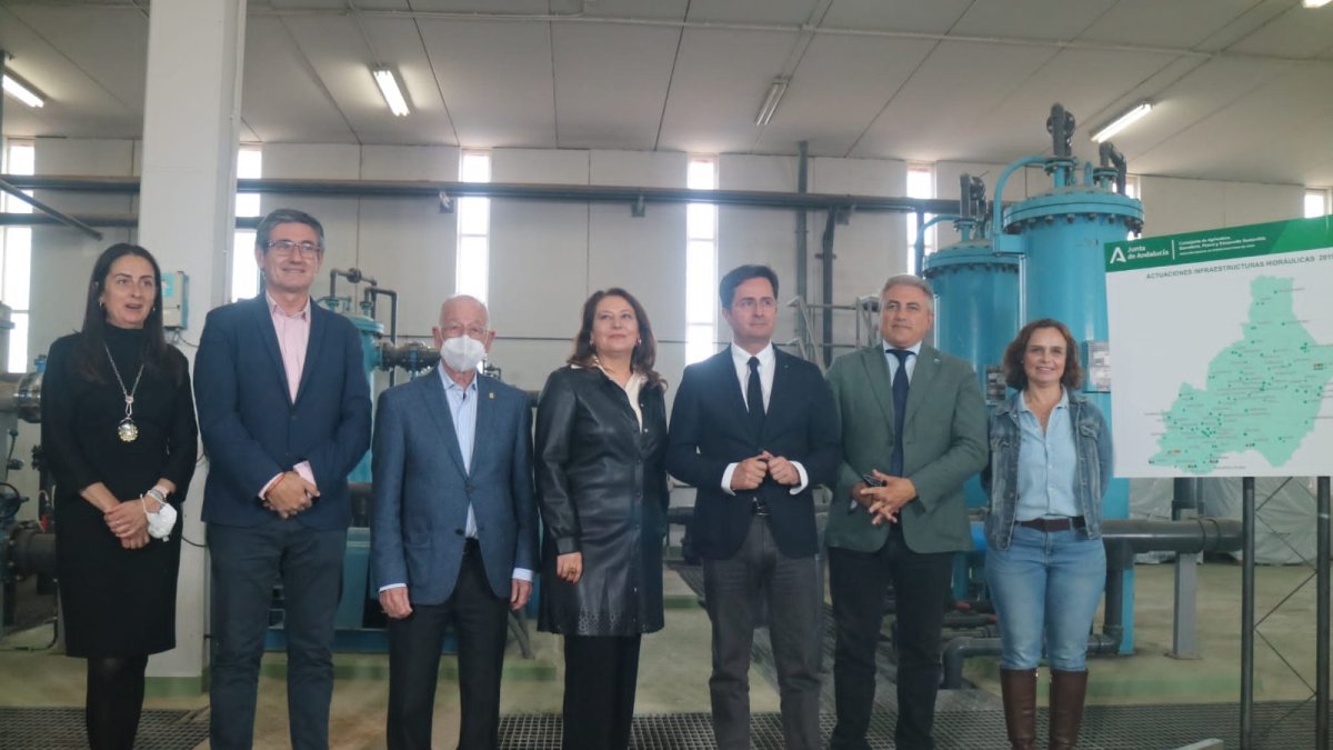 Carmen Crespo, la delegada de Agricultura de la Junta y los alcaldes de El Ejido, Roquetas y Adra.