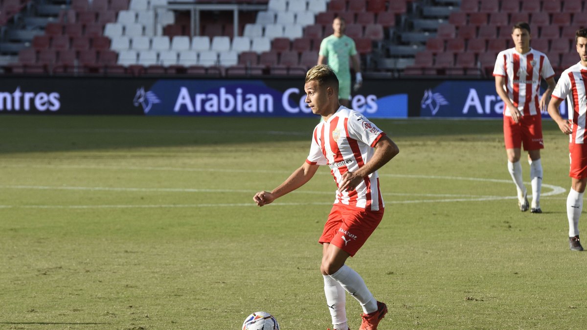 Fran Villalba en el Almería-Sporting de la pasada temporada.