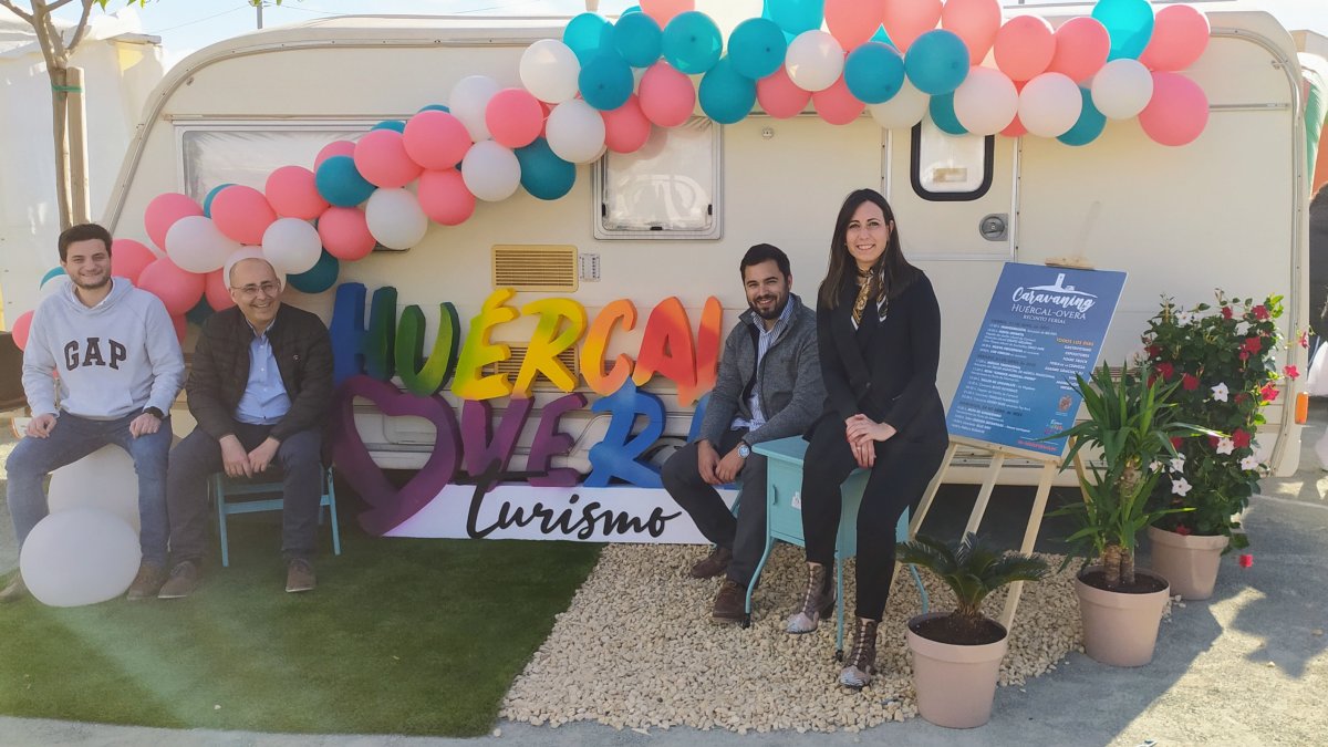 Autoridades durante la inauguración del evento.