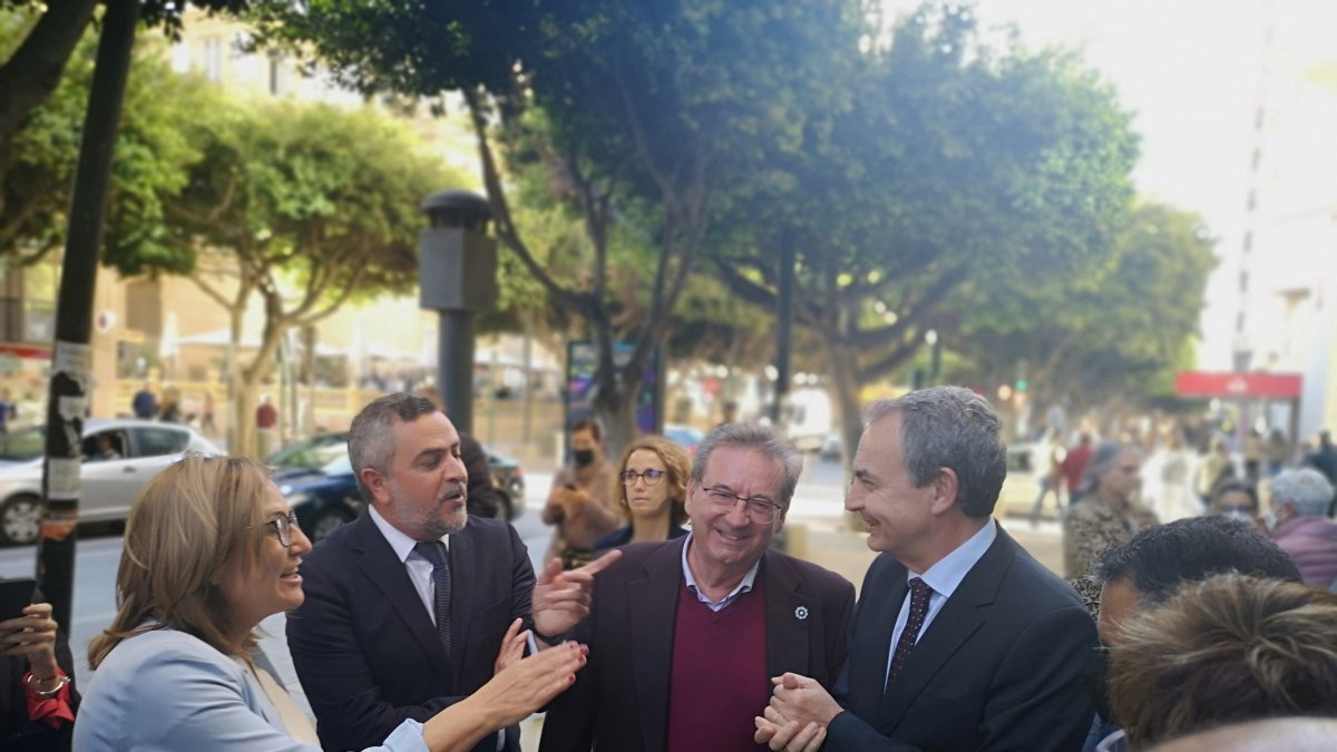 Zapatero, este viernes en Almería con Juan Antonio Lorenzo, Esperanza Pérez y Fernando Martínez.