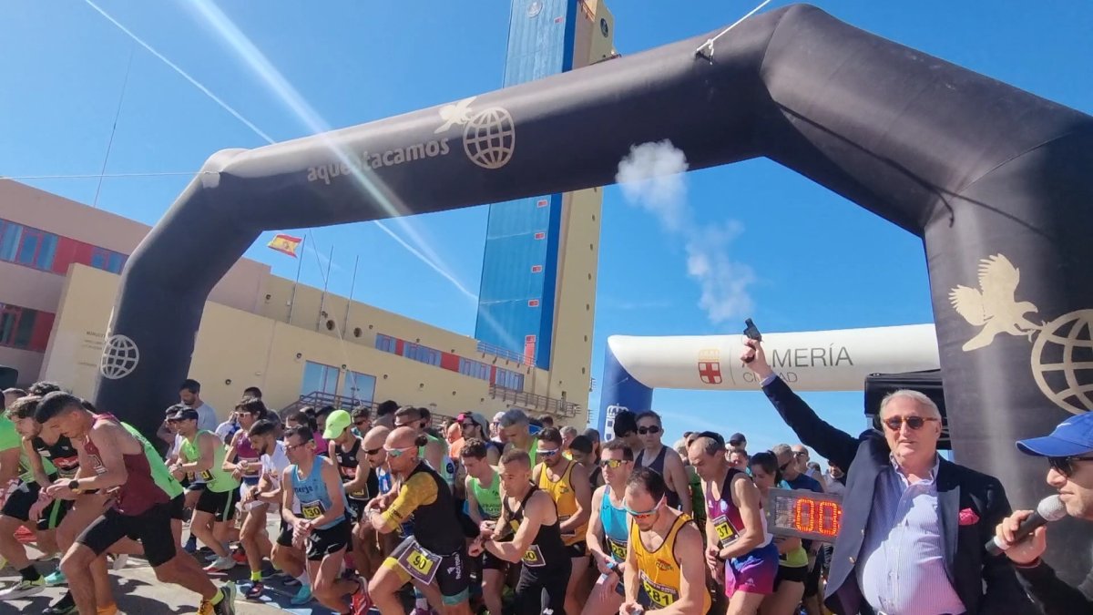 La salida de los 10 Kms del Puerto de Almería.