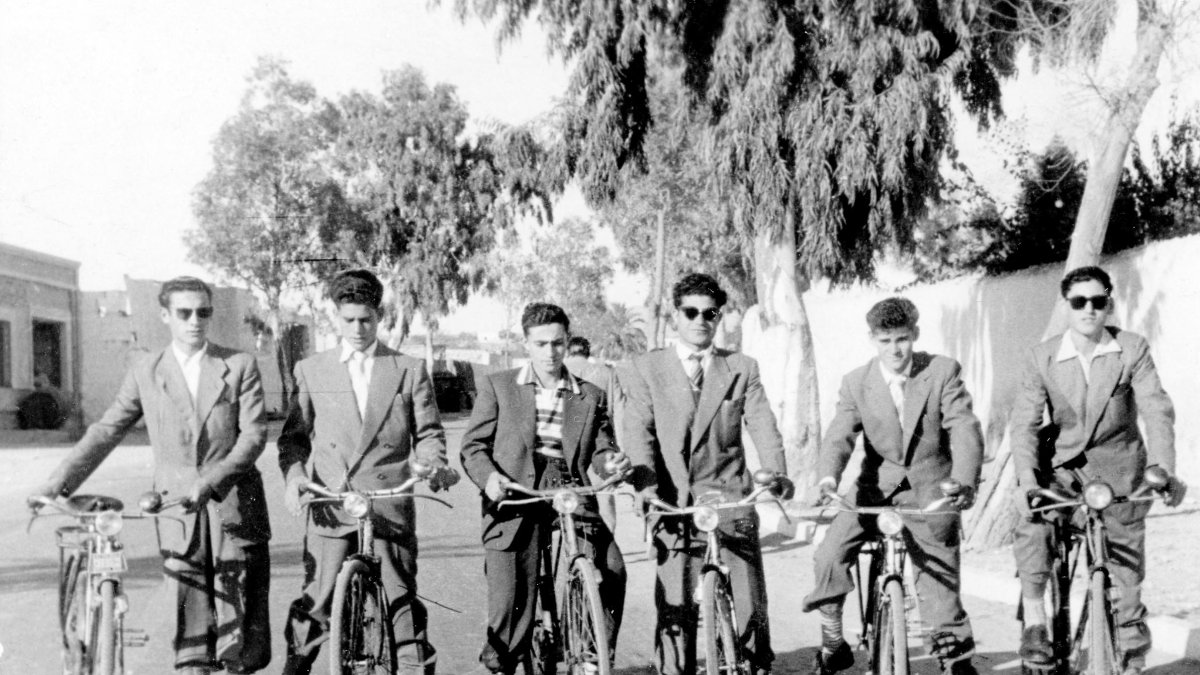 Ciclistas almerienses vestidos de domingo.