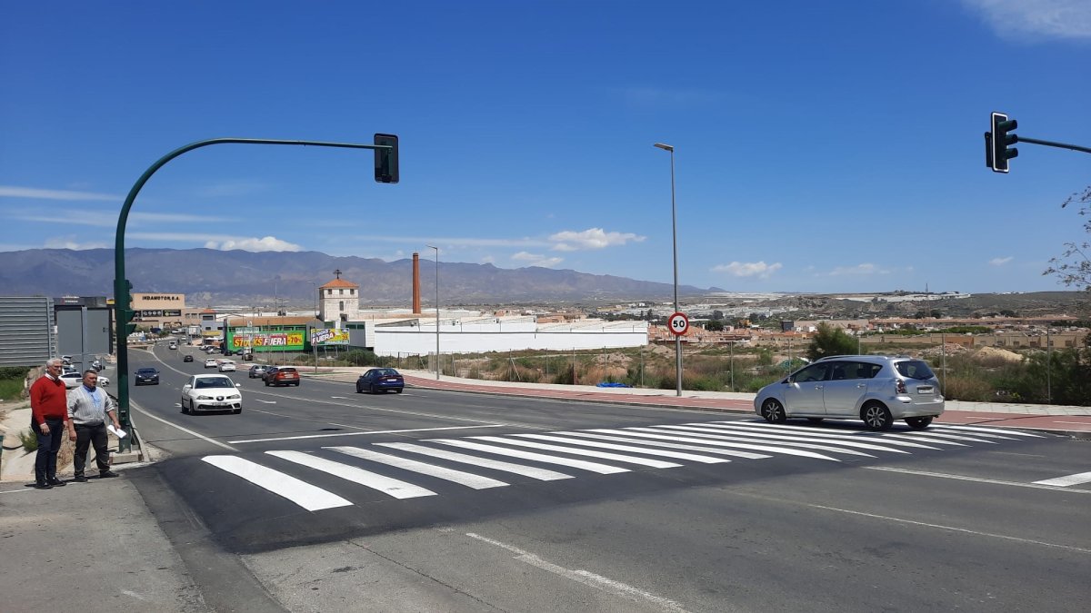 Nuevo paso de peatones en Los Callejones